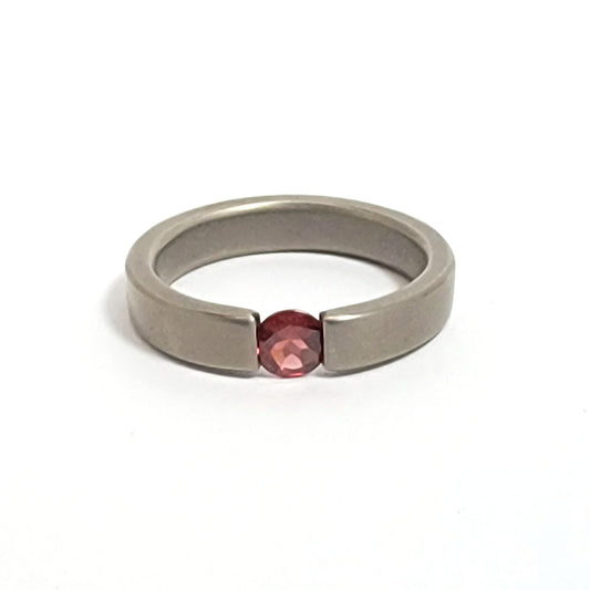 Titanium ring - Garnet