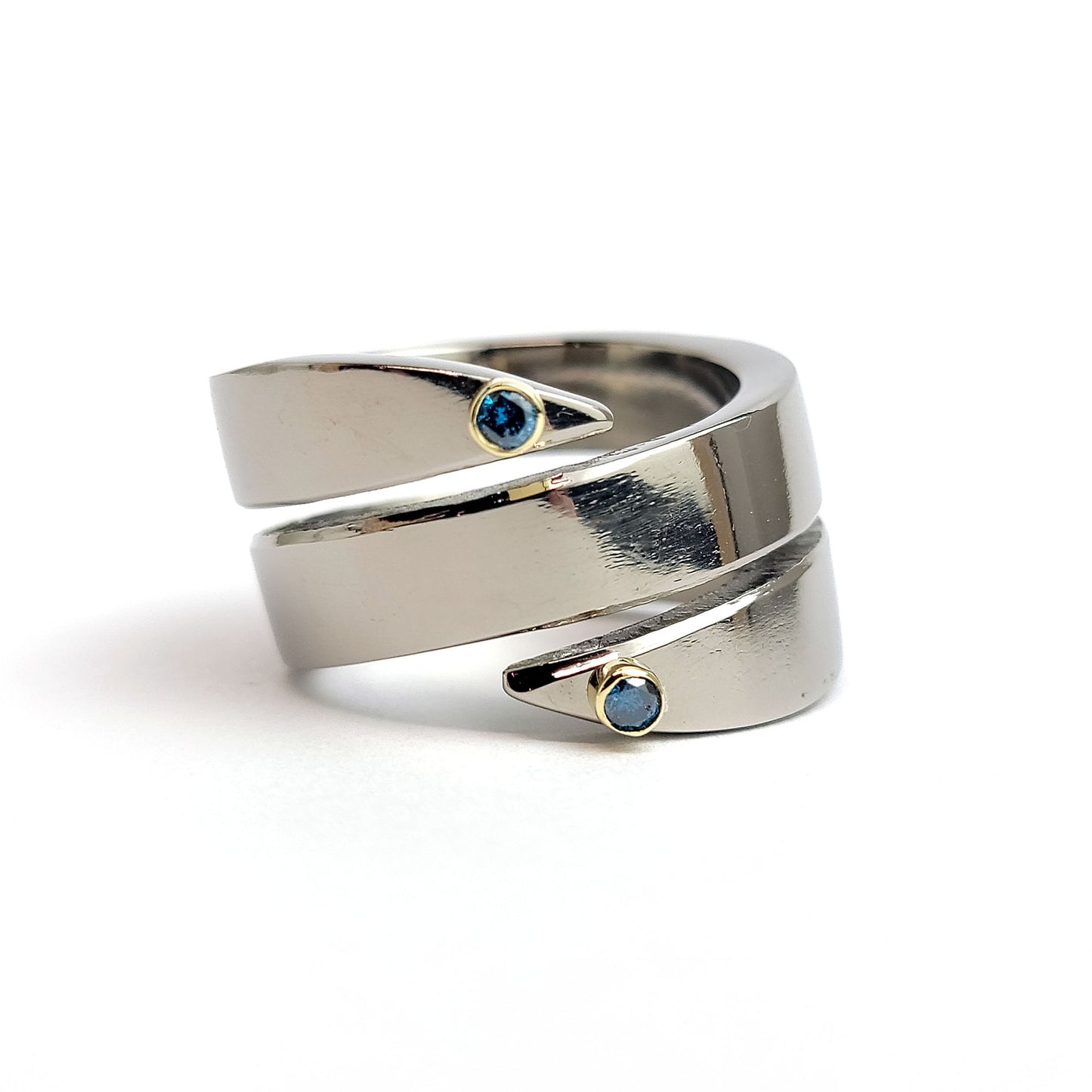 Titanium ring - Blue diamonds