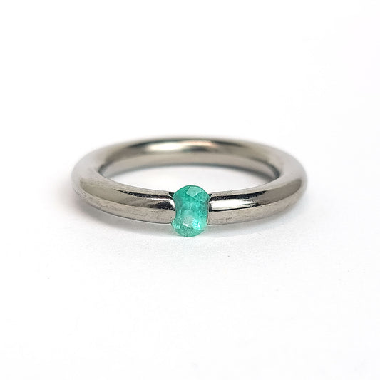 Titanium ring - Emerald