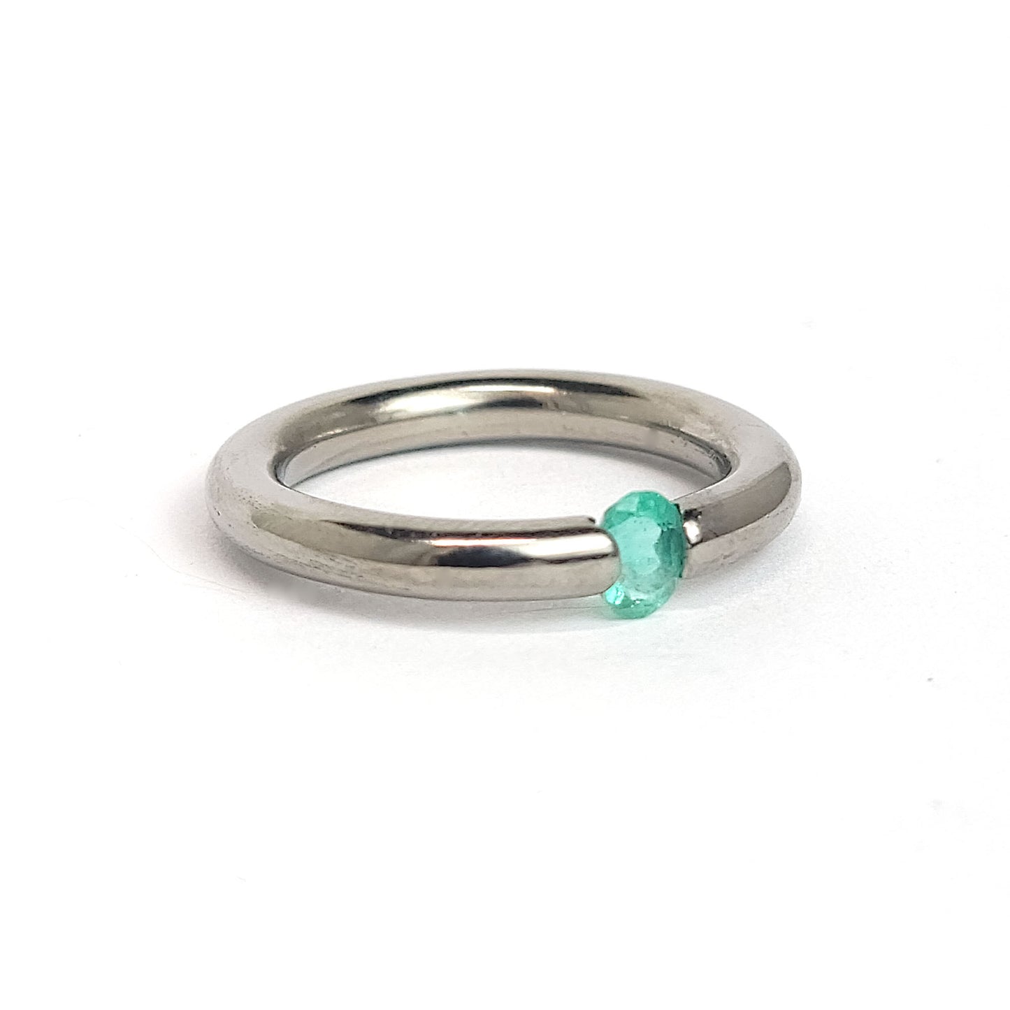 Titanium ring - Emerald